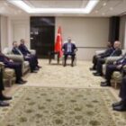 Hakan Fidan réunit les ambassadeurs de sept pays arabes pour une rencontre entourée de discrétion.