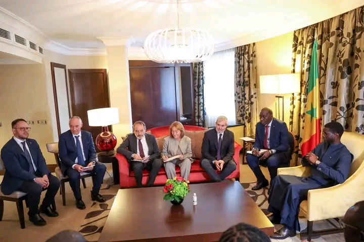 Diomaye Faye reçoit le Gouvernement des Canaries et explore des partenariats stratégiques pour le Sénégal