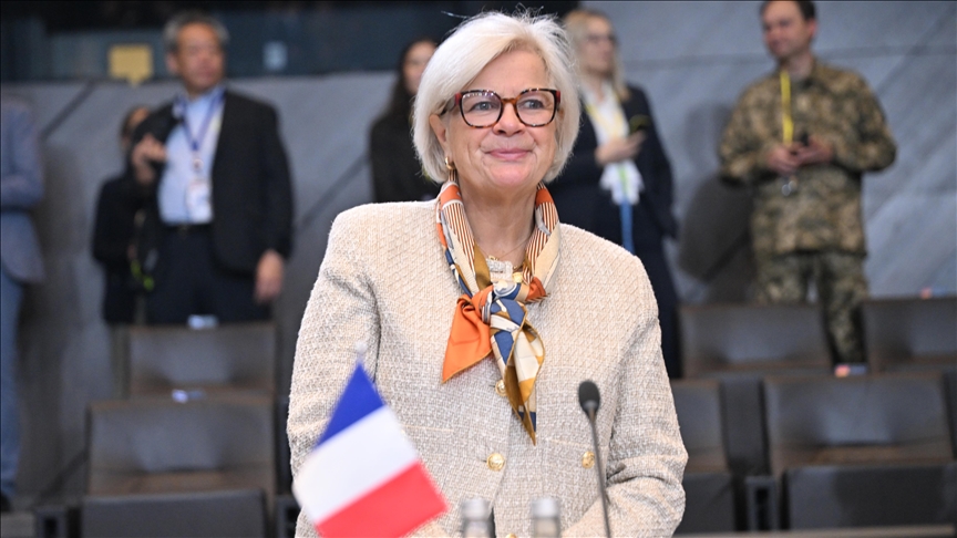 la France fige sa ligne militaire et désigne sa « première arme » face aux crises