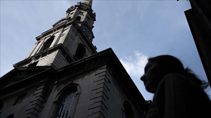 la mesure stricte exigée par Ségolène Royal sur le profil des encadrants