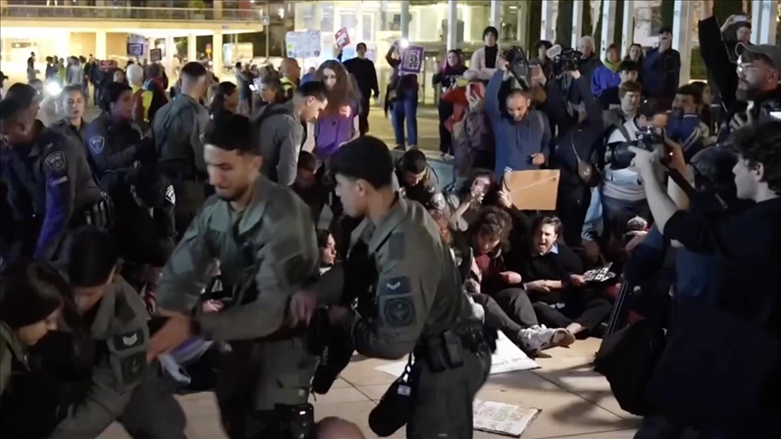 18 personnes interpellées dans deux villes lors de rassemblements contre les frappes militaires