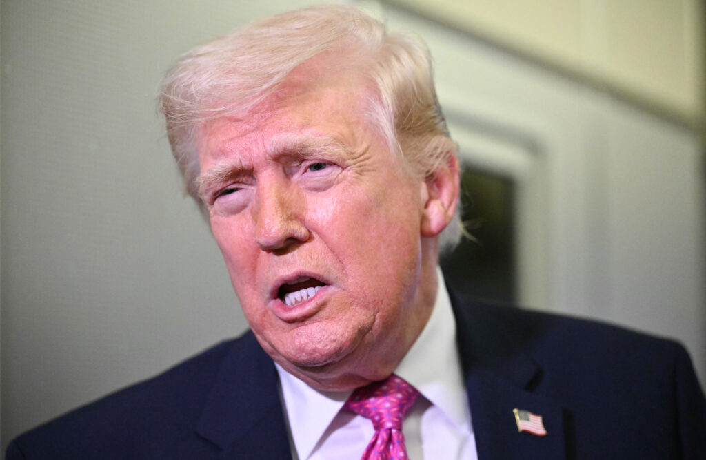 la réplique de Donald Trump aux opposants de son nouveau plan militaire en Iran