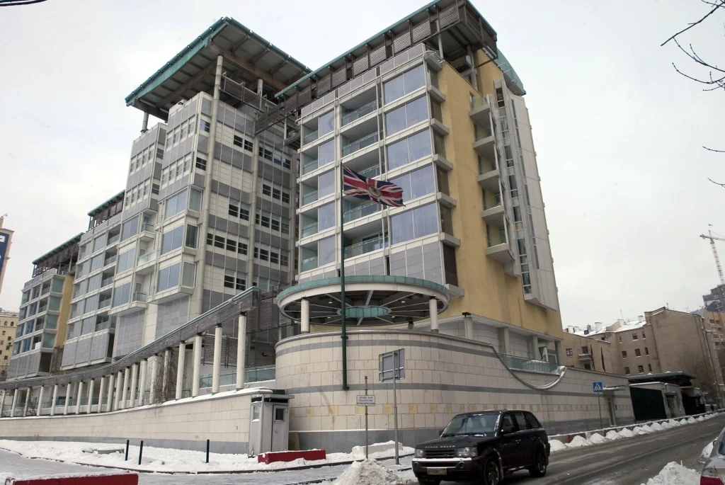 Le FSB expulse un diplomate britannique de Russie et lance une mise en garde précise à ses citoyens