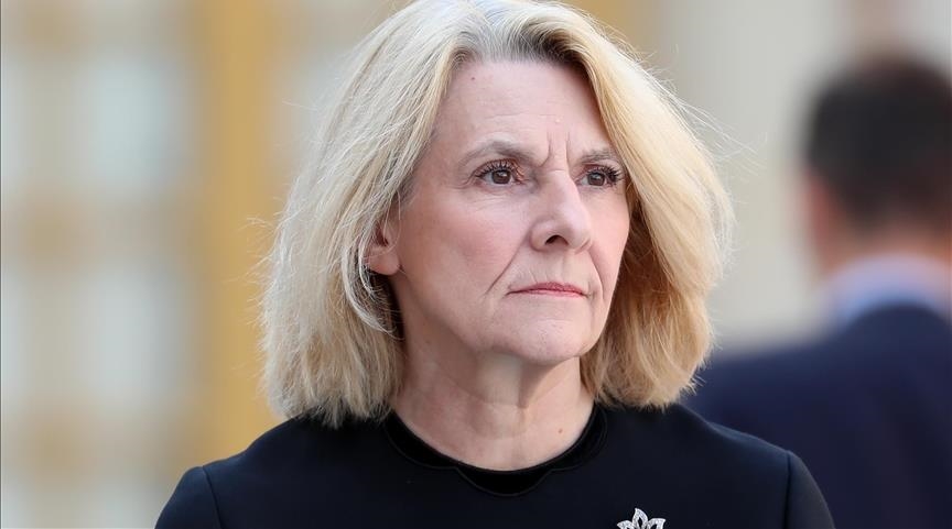 la ministre de la Culture recadre une chaîne d’information et annonce la refonte d’un projet à un milliard