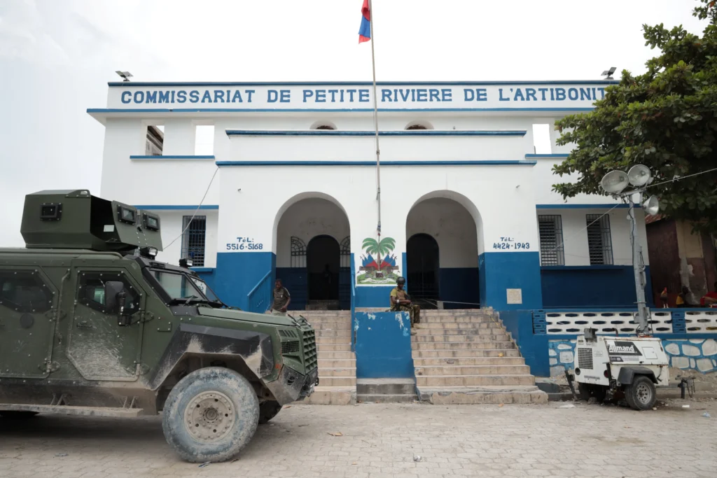 L’assaut d’un gang armé en Haïti révèle un bilan meurtrier qui contredit frontalement les chiffres de la police