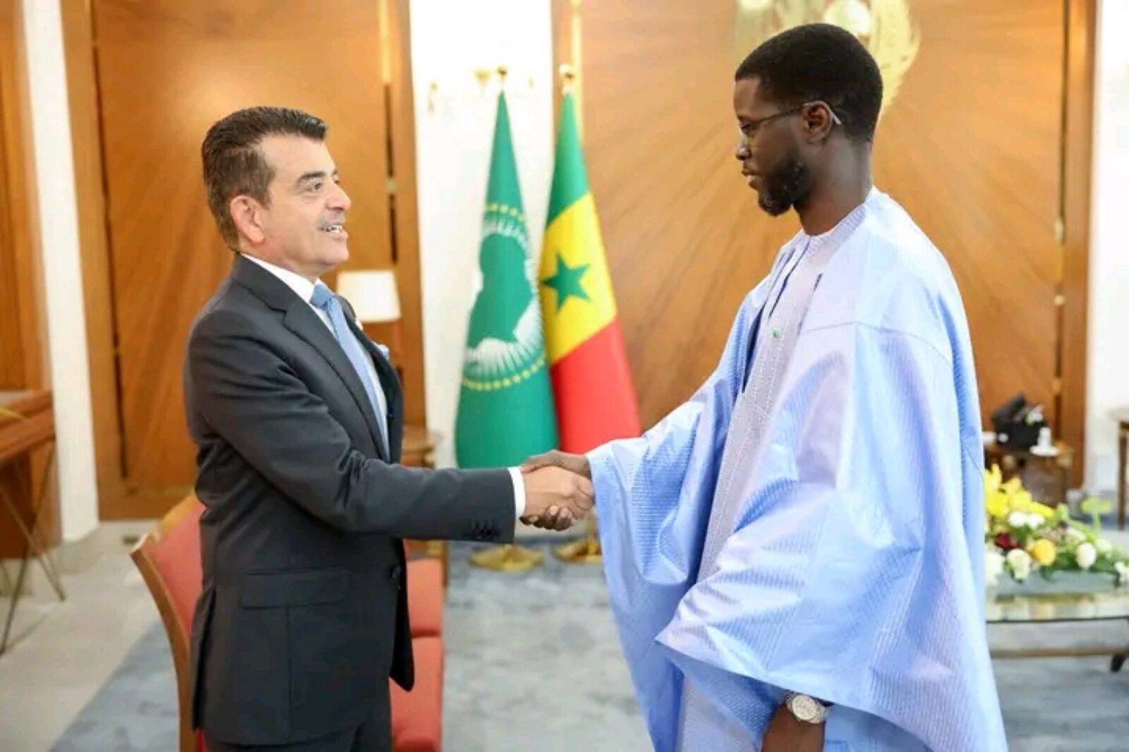 Diomaye Faye reçoit le Directeur général de l’Organisation du Monde Islamique pour l’Éducation, les Sciences et la Culture (ICESCO)