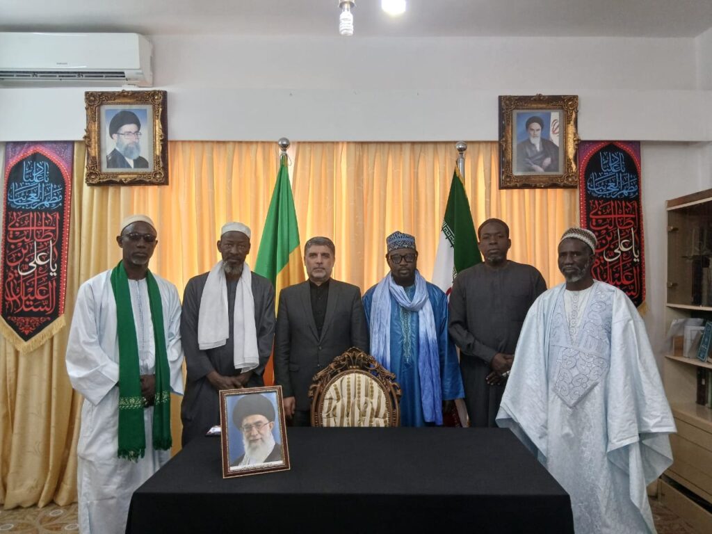 une forte délégation du Khalife général des Khadres à l’ambassade d’Iran à Dakar(photos)