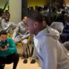 La danse hilarante de Mamadou Diakhon fait exploser la salle (vidéo)