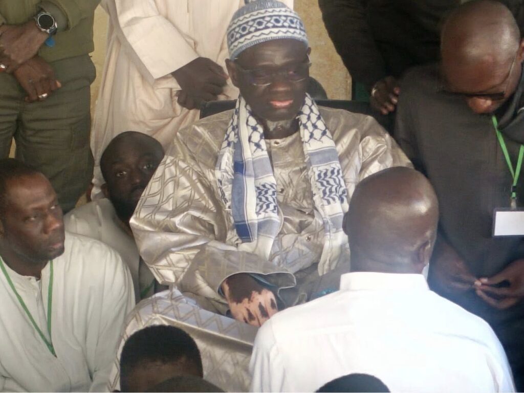 Serigne Amsatou Mbacké rend visite aux détenus.