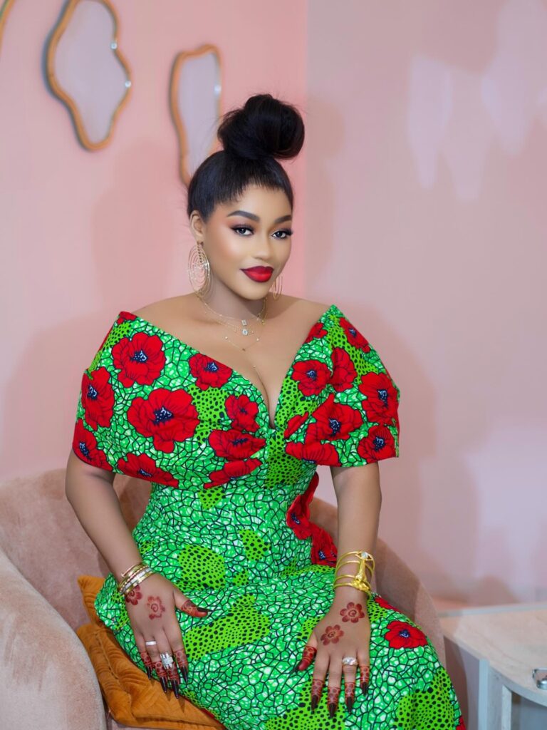 Clara resplendit dans une somptueuse tenue en wax [Photos]