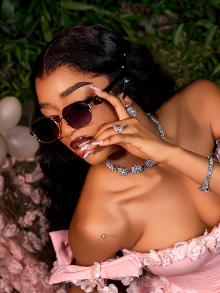 Enterrement de vie de jeune fille, Kine Ndiaye Rose somptueuse en robe rose