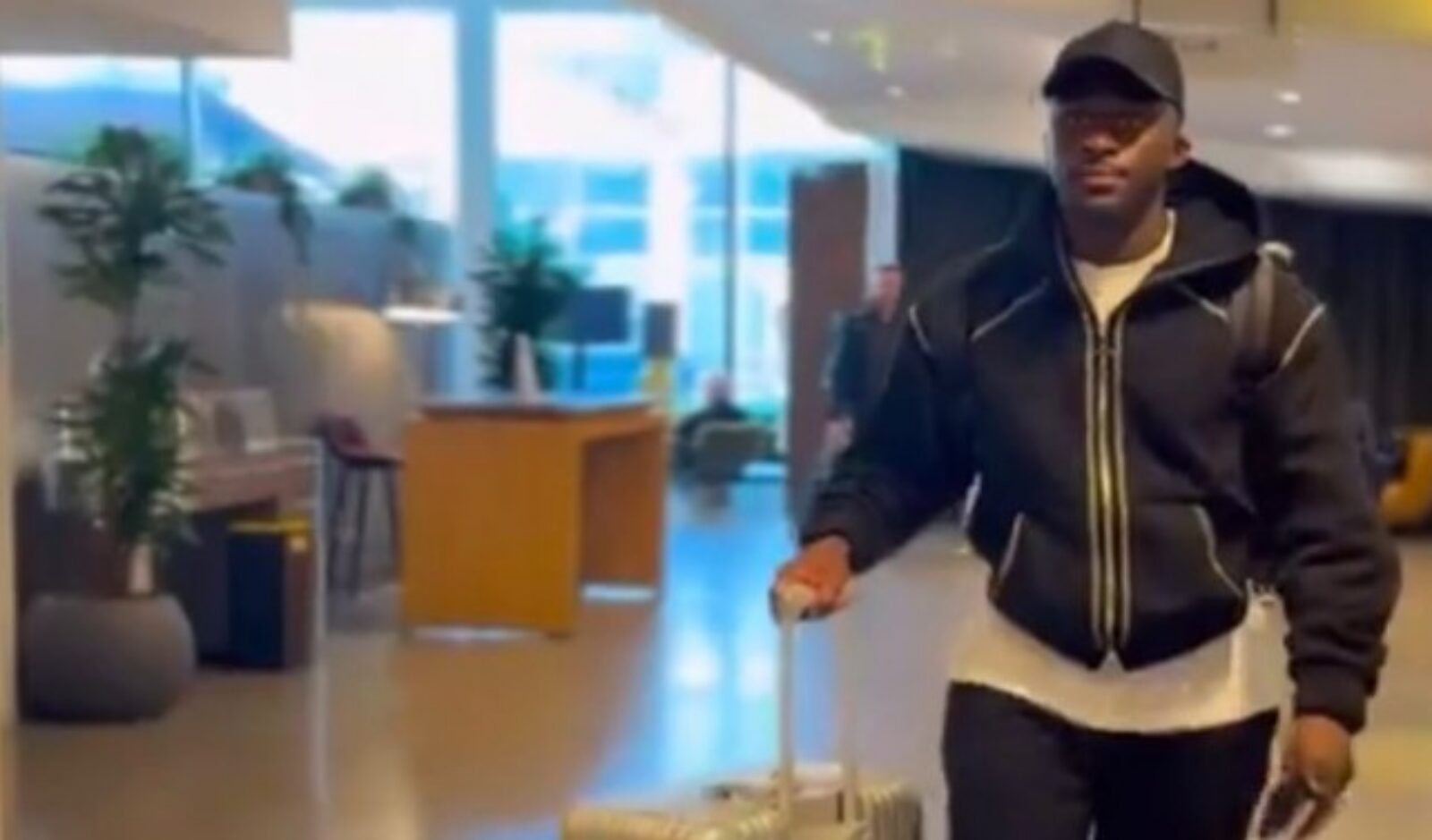 L&rsquo;arrivée des Lions à Paris pour le regroupement avant les chocs face au Pérou et à la Gambie (vidéo)