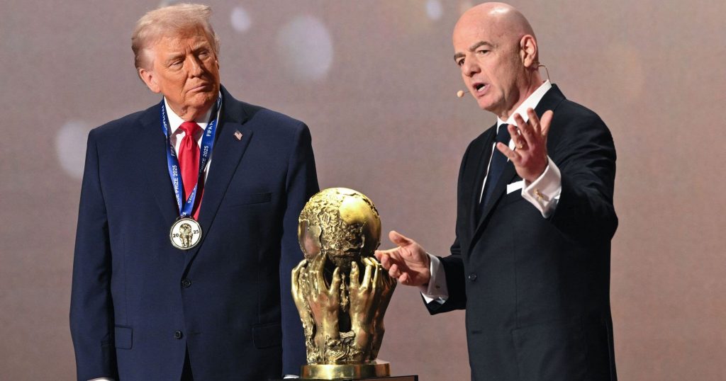 les États-Unis divisés à 100 jours du coup d’envoi…