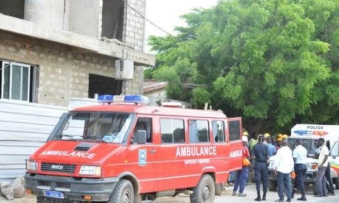 Un monte-charge chute et tombe sur des écoliers