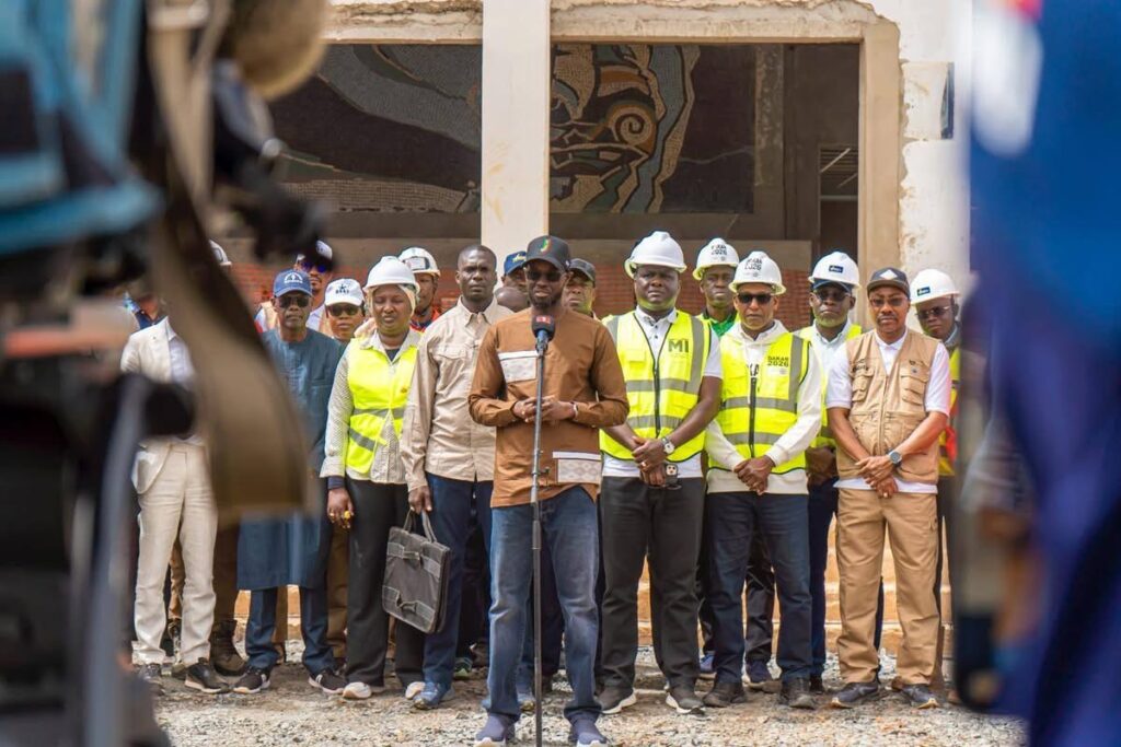 JOJ 2026 : En visite sur les chantiers, le président rassuré par l’avancement des travaux, mais ferme sur les délais