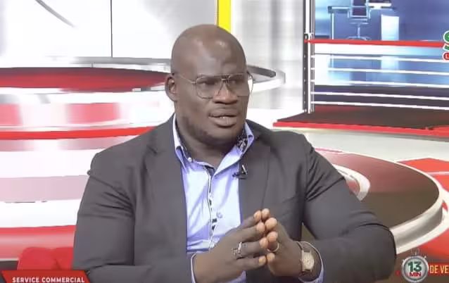 Le chroniqueur Kader Dia vient d’être arrêté devant les locaux de la SEN TV