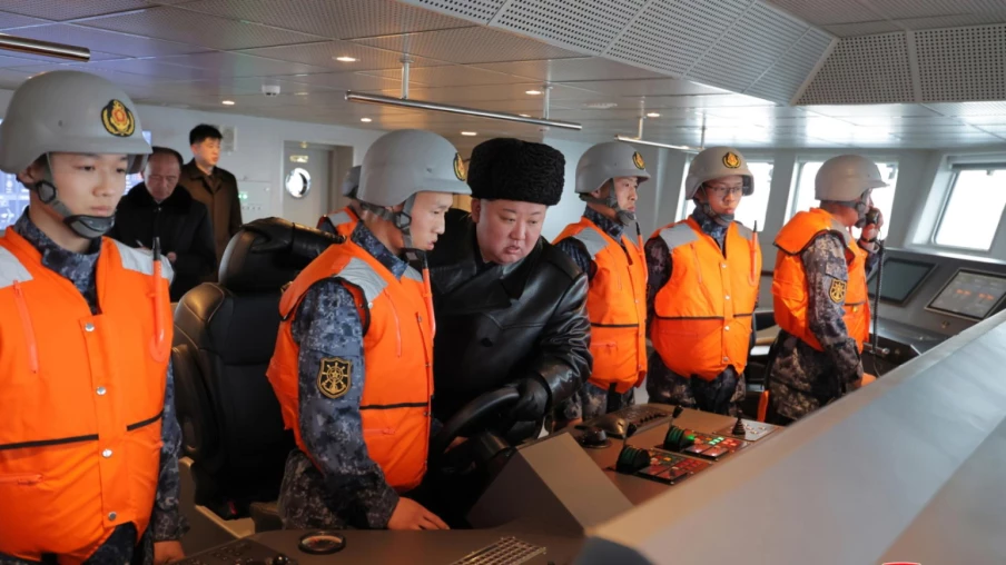 Kim Jong Un supervise les essais d’un destroyer nucléaire et renforce la marine