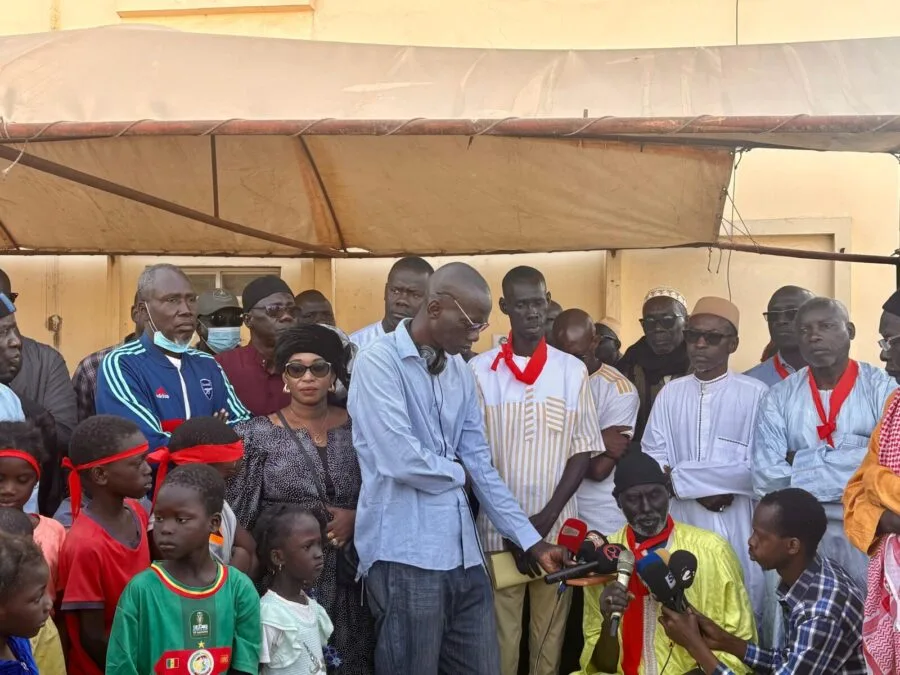 les populations marchent contre la spoliation d’un terrain destiné à une école