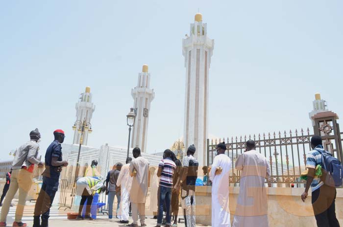 Des milliers de fidèles réunis pour les prières …