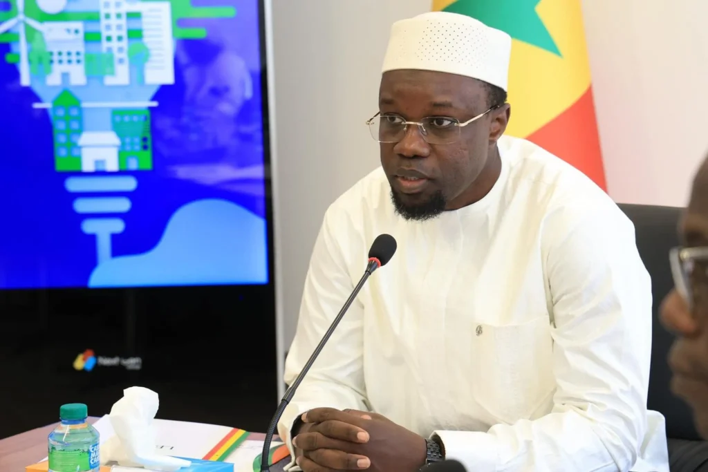 Sonko face à la presse, suivez en direct