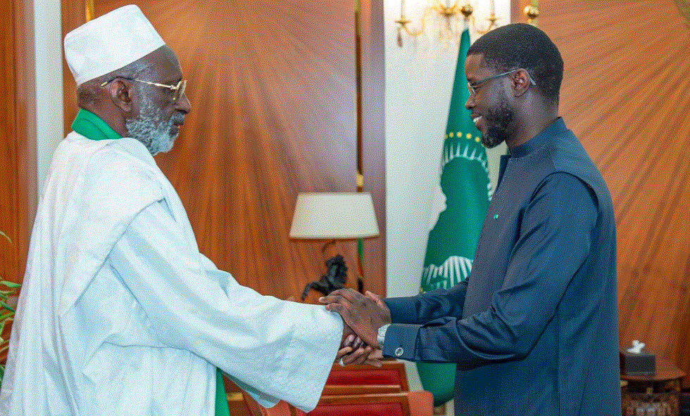 Discussion sur les 418 manuscrits d’El Hadj Oumar Foutiyou Tall entre Diomaye Faye et Thierno Madani