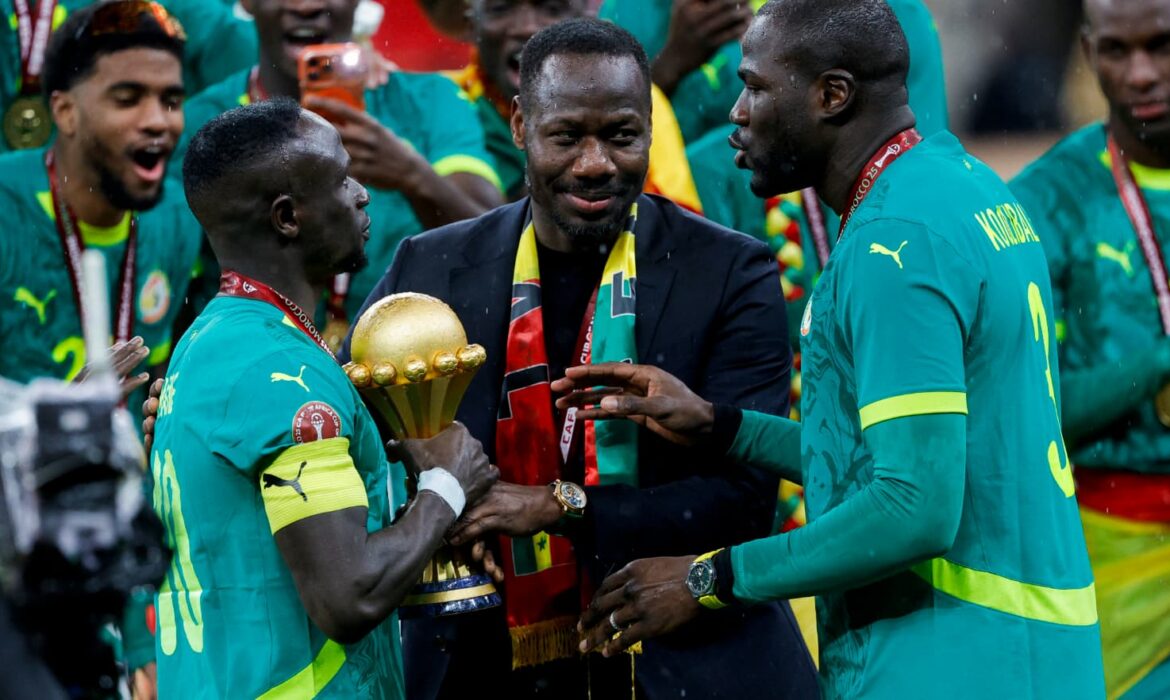 Le Maroc veut mettre le trophée de la CAN « sous séquestre » et menace le Sénégal de poursuites en cas de présentation au Stade de France
