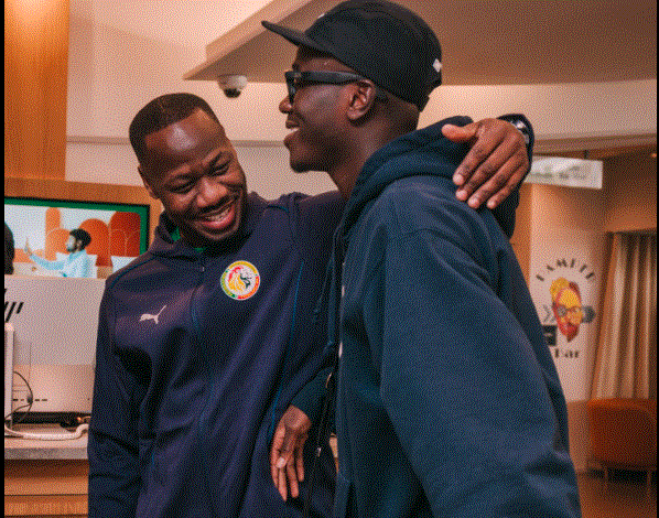 [Photos] Arrivée des Lions à Paris pour préparer les matchs face au Pérou et à la Gambie