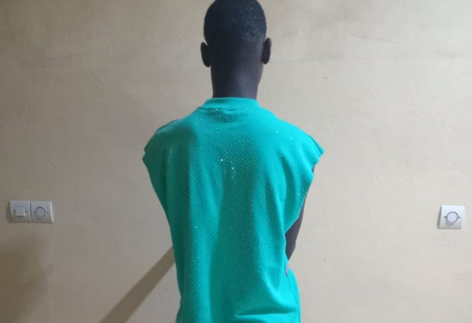 Un présumé homosexuel piégé par la police, après un rendez-vous romantique avec sa victime