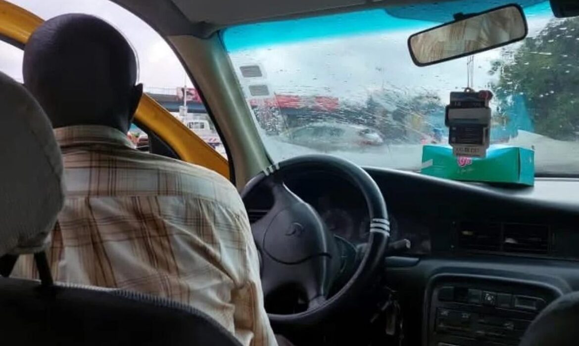 un chauffeur utilise une fausse clé pour dérober 6.000 euros destinés à financer ses copines