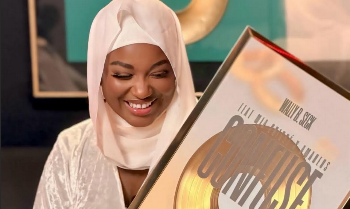 Carnet rose ou buzz ? Mia Guissé affole la toile avec un mystérieux « Madame S »