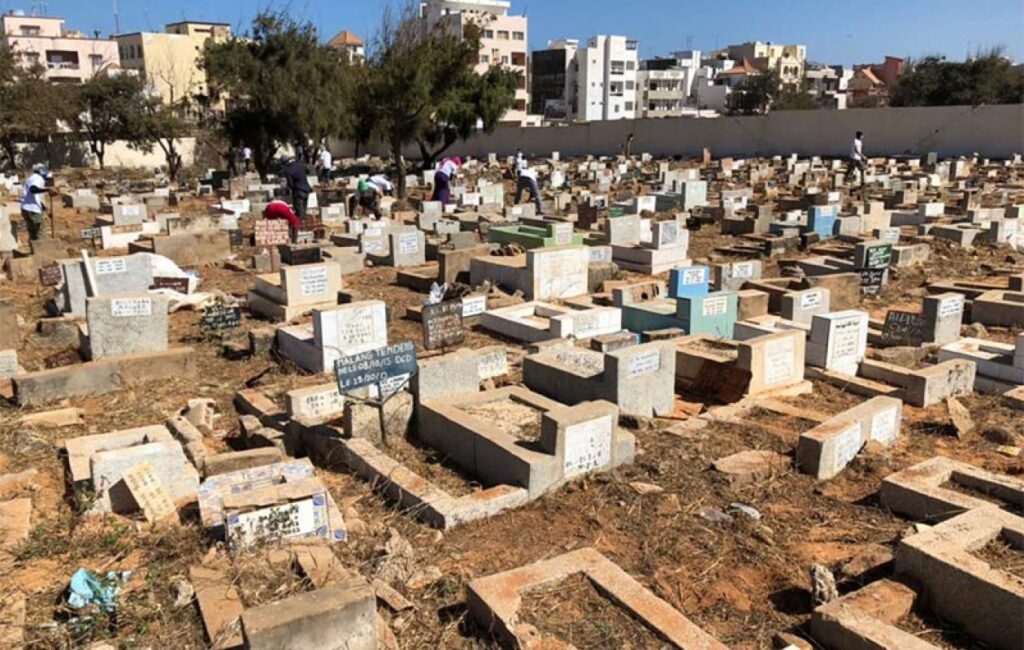 un individu arrêté et placé en garde à vue pour profanation de tombe