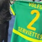 Lamine Camara refuse de signer le maillot floqué « voleur de serviettes » (vidéo)