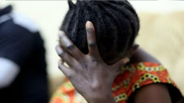 Un maçon de 47 ans engrosse sa nièce de 13 ans, pour sa défense il parle de…