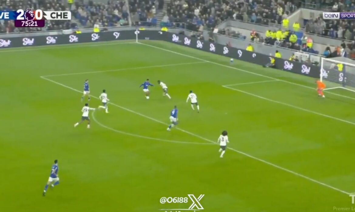 Iliman Ndiaye fusille Robert Sánchez sur son but, Chelsea se noie face à Everton (vidéo)