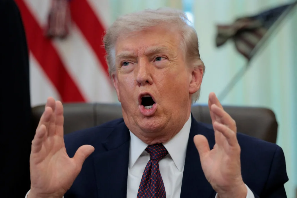 Donald Trump annonce un nouveau délai pour le retrait américain et fixe une condition radicale