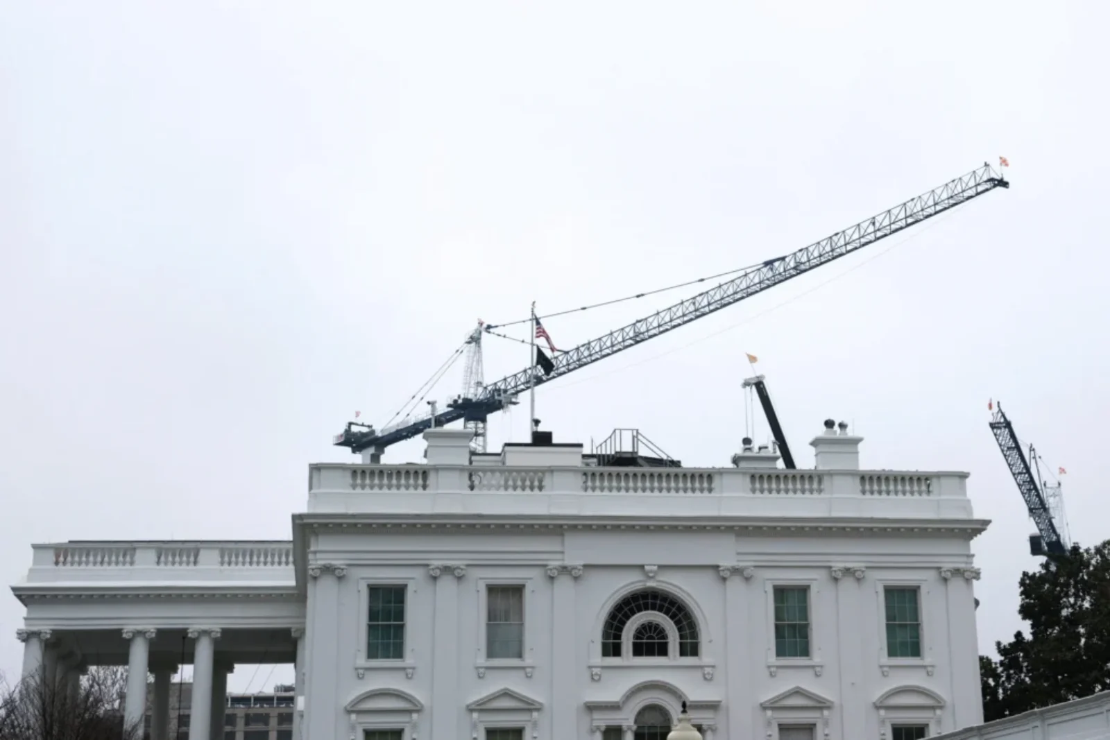 le chantier de Donald Trump à la Maison-Blanche suspendu par un juge exigeant un feu vert spécifique