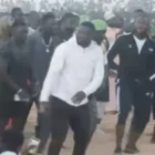 misant sur le rythme, la prestation inattendue de Modou Lô face à son public