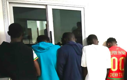 Intercepté à l’AIBD, un médecin sous le coup d’une interdiction de sortie commet un acte extrême