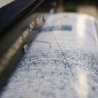 l’écart de magnitude relevé par les centres de surveillance