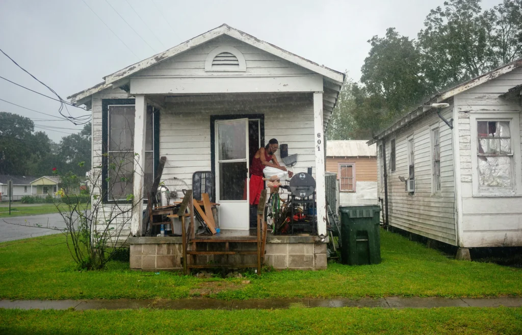 l’évacuation en urgence d’une quinzaine de personnes force l’arrêt d’un défilé traditionnel