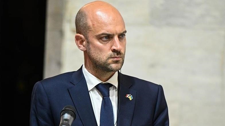 Téhéran échange avec Paris et maintient sa menace sur un passage maritime stratégique