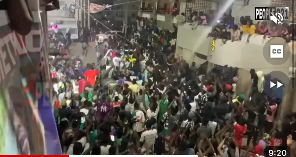 Touchés par la défaite, les supporters de Modou Lô posent cet acte fort pour soutenir l’ancien roi des arènes