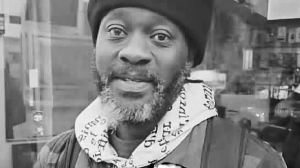 Rapatrié des États-Unis ce mercredi, l’un des fondateurs de Pee Froiss a été conduit à sa dernière demeure