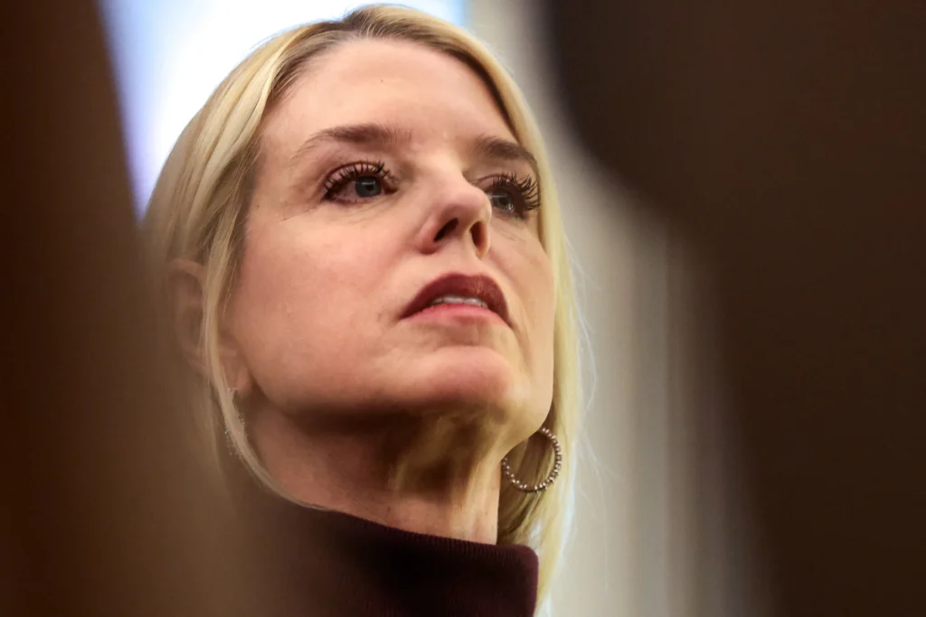 la sanction brandie par les élus face au silence de l’ex-ministre de la Justice