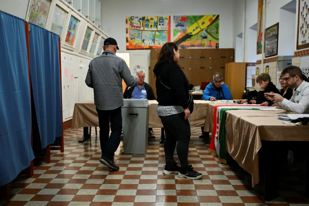 bousculé dans les sondages, Viktor Orban lie l’avenir du pays à ce conflit extérieur.