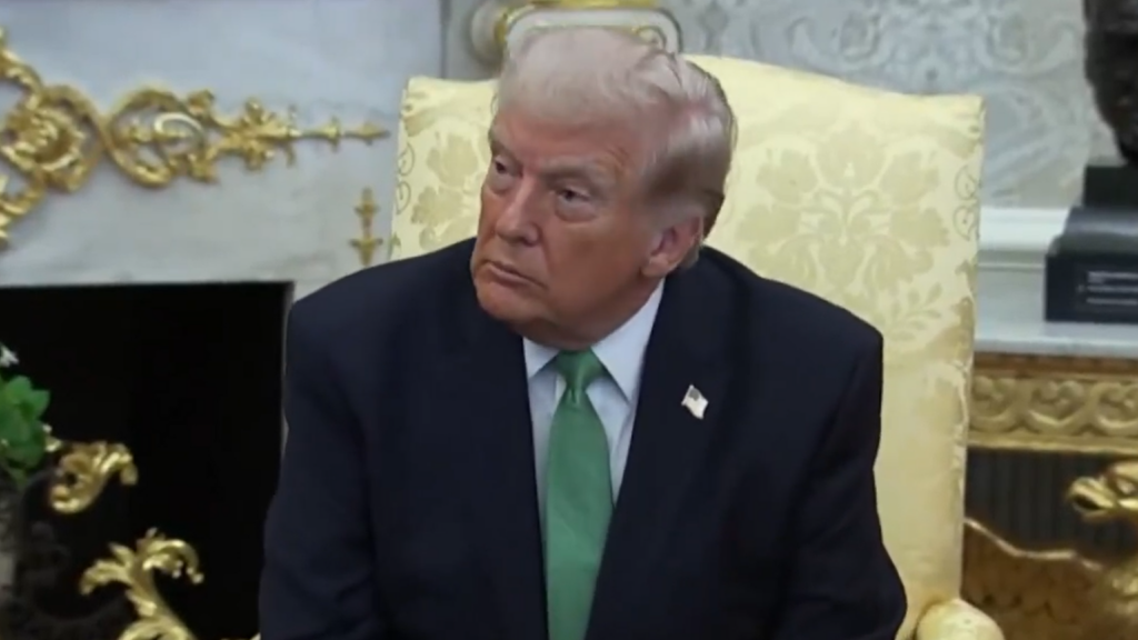 Donald Trump refuse de s’excuser et attaque le pape sur un fléau de société