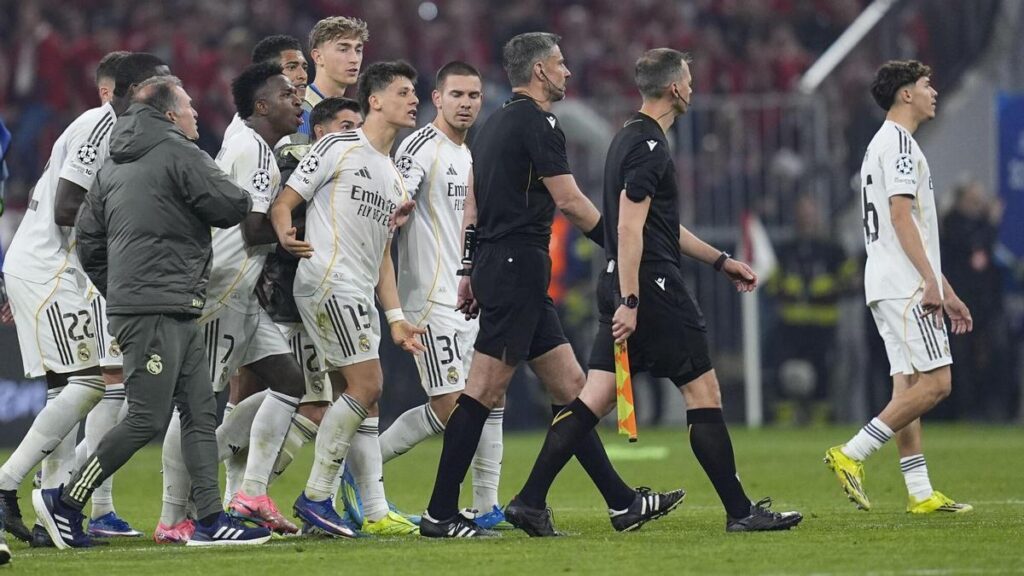 Défaite du Real Madrid contre le Bayern (3-4), la minute du carton rouge de Camavinga