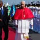 Léon XIV poursuit sa tournée africaine en Angola, avec Trump en toile de fond