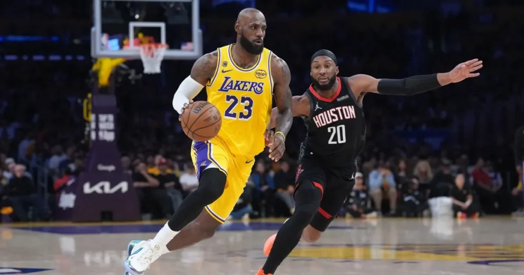 Victoire des Lakers contre Houston en playoffs et le total de points inscrit par le remplaçant Luke Kennard