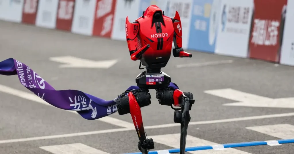 Record du monde du semi-marathon battu par un robot, le chrono à Pékin